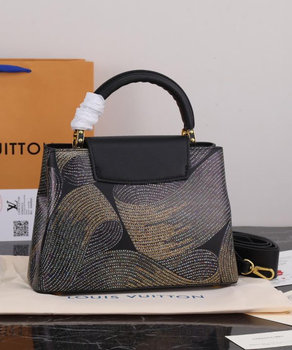 032d466bad86481db4853432f246acaa-1