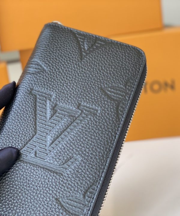 0407cc7adab44df4902de08fc62b1a18-1