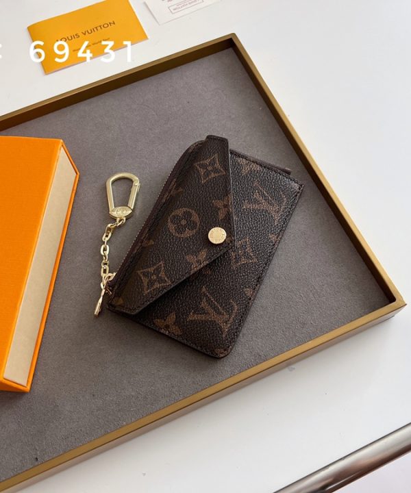 05e21b74ba96403fb19e5831bf2fce69-1