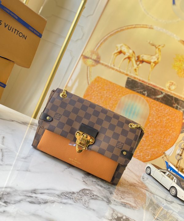 090570ff77ae475f92db73a35a66a8bc-1