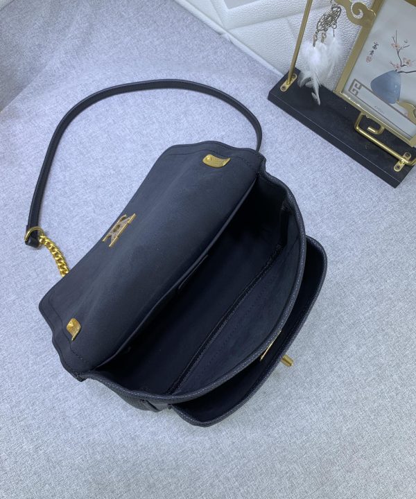 090b75e853b94521b6c03e474aad7aa2-1