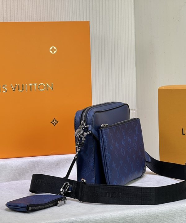 0982671db36a4e86b4379b33b0d8a9ea-1