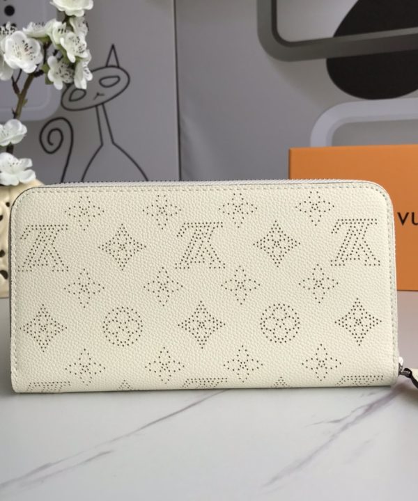 09f9148b5e7b48829bb4f284d86b42c0-1