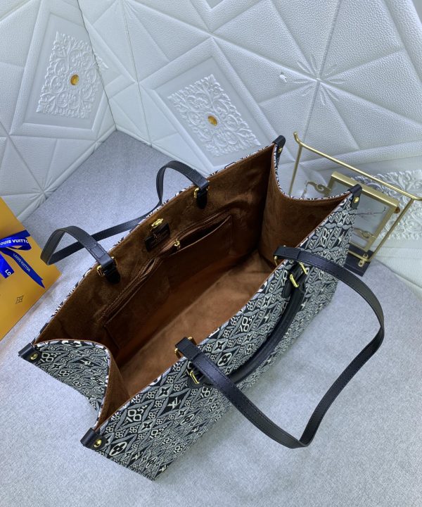 0b1c27249d7c4cd6b13958e761c3ebe1-1