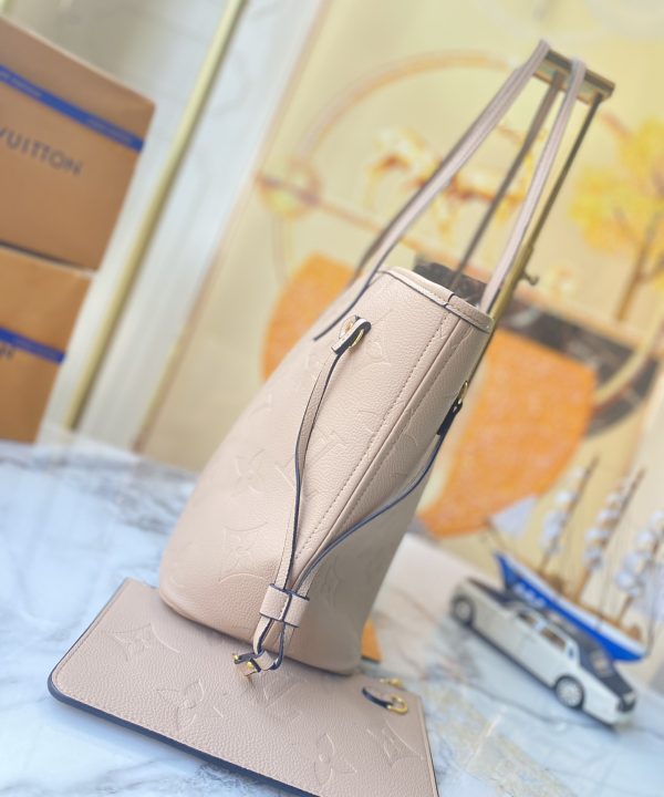 0f946b8922bd4139940d77be2763ceaf-1