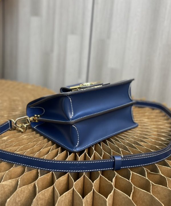 11ac718b2d534597892059f2a64e8d01