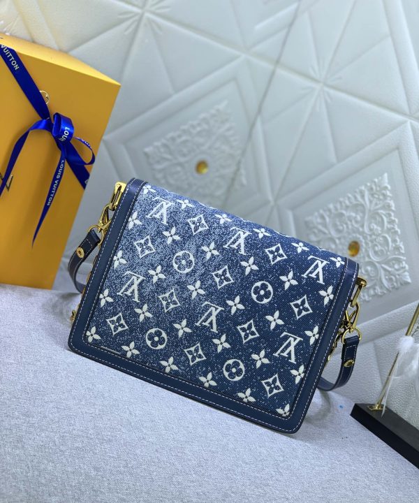 11d6f8d57d2344299a9886d5fc293243