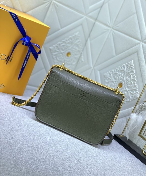 129bd05cb5dd486cbc0049725670cf8d-1