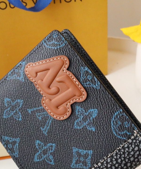 1c31da7b255246a0b6e81a3701b0585c-1