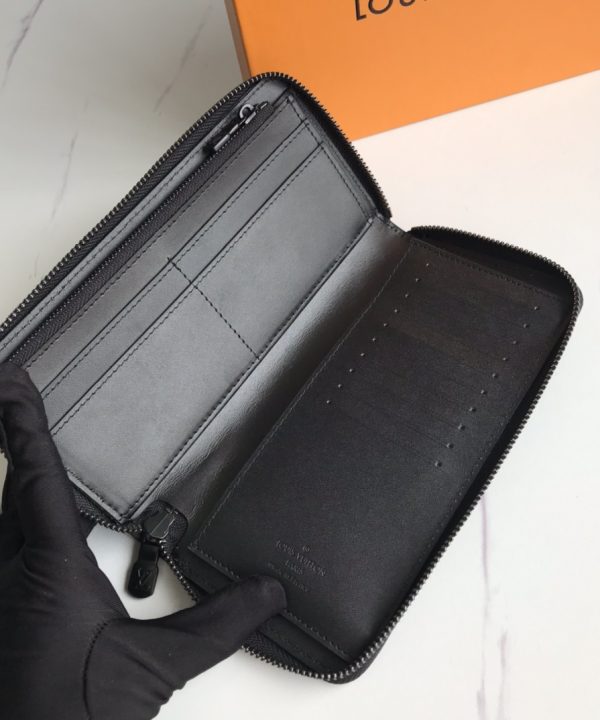 1c5b16aa2cdc4e06885483c19756f430-1