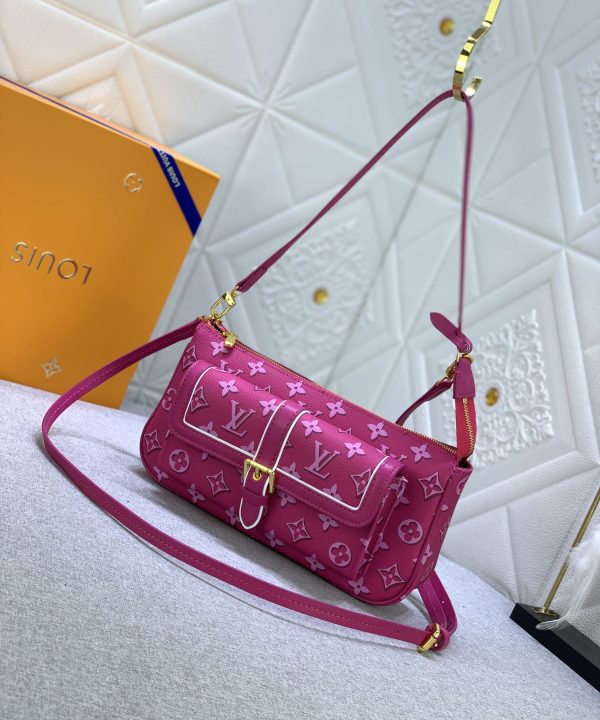 1e0b40e348db4b0abc234d4aa7515517-1