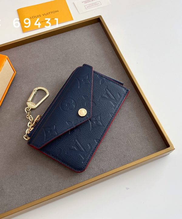 220e08ca9e144a54bf0c7ce2c04d5916-1