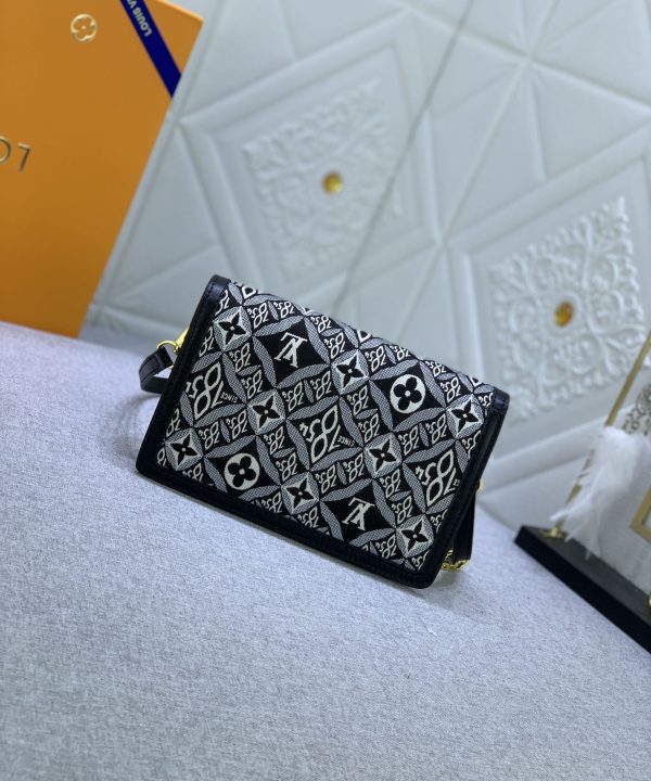 2d60e3334b694c0882487b993f94437f