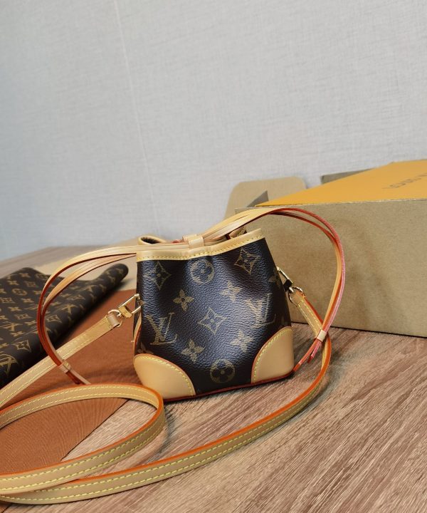 38ef2fb1251e4ff7a05036ae1410792d-1