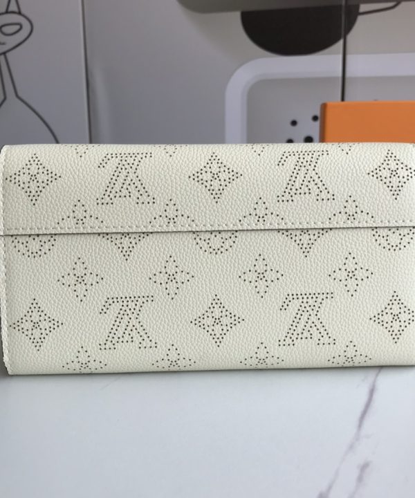 3baa9417978f444d94453e010eda3273-1