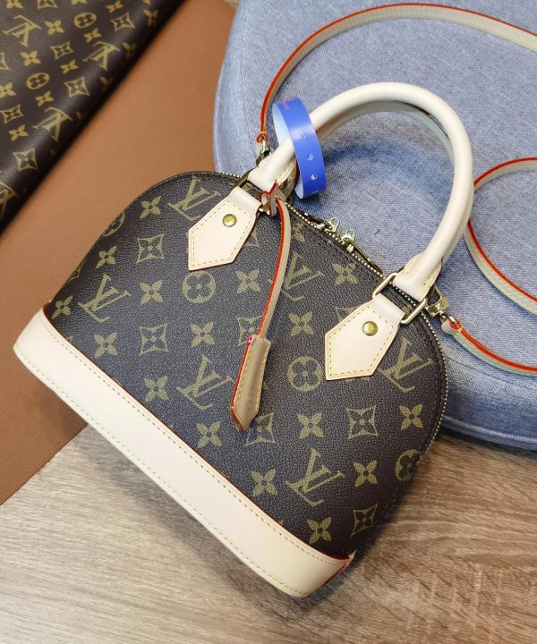 4c18abd84bec490195b991ed9c4de01f-1