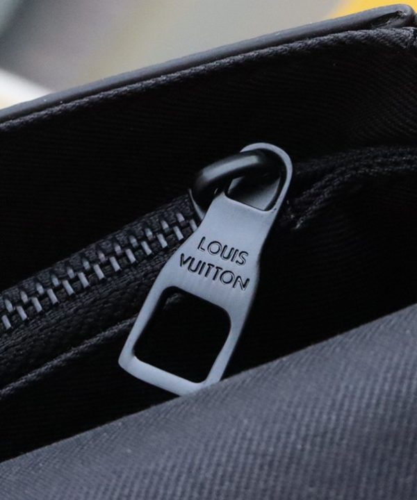 57a02bad2b6c4f6093120fe64f98c816-1