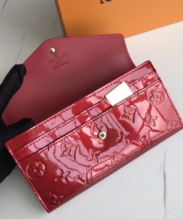 5d8a20992cf94846a8091cb1a281b922-1