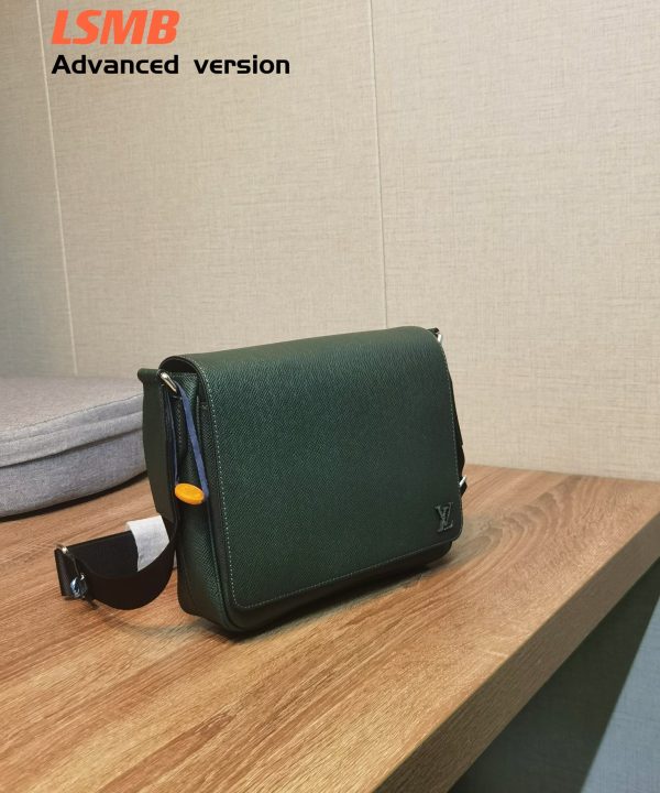 71ac980e14784f078bb44c3942b55b8c-1