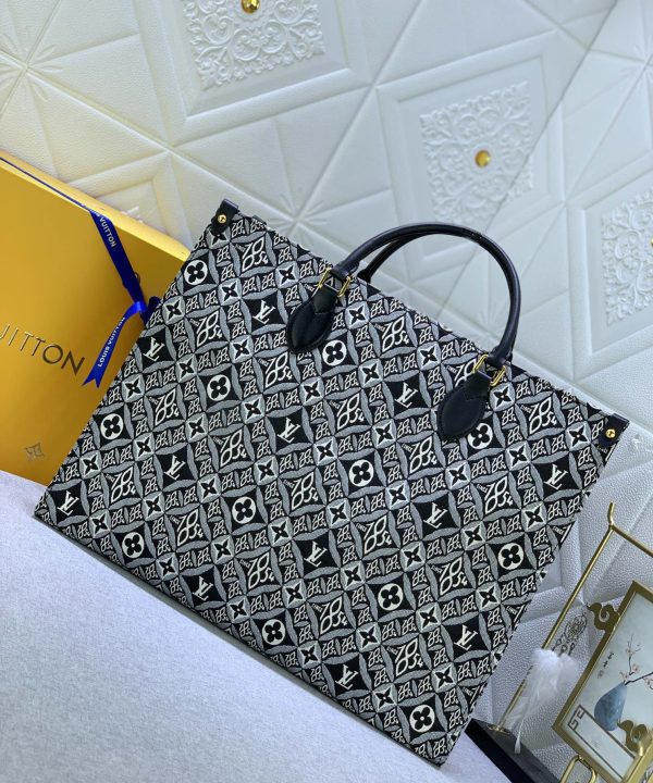 74b504a6175a4ccd84b7e678d989d76f-1