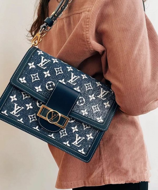 76b178ec61e64cdb87c58dc495644b37