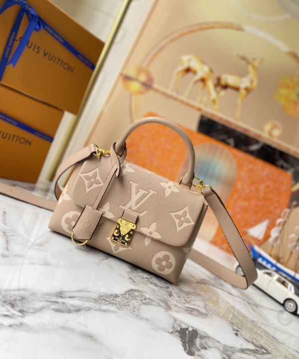 7abd0b4f103447d69e01490ef092709c-1