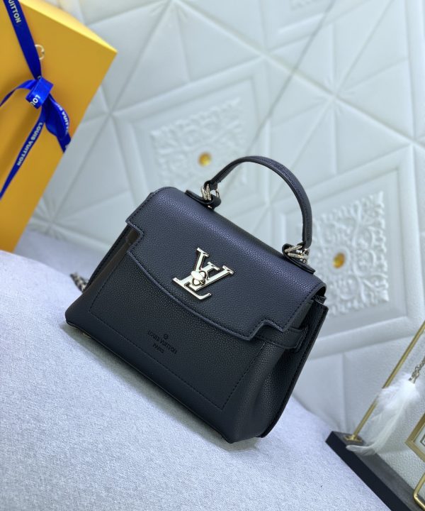 868086a04e3a40eb8bc4f956649beec7-1