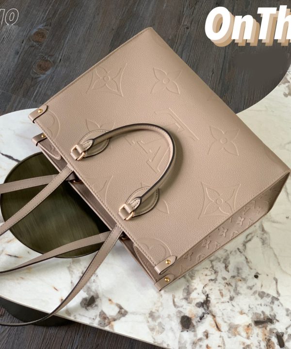 8d3ce396d72640649817220ccb24e6de-1