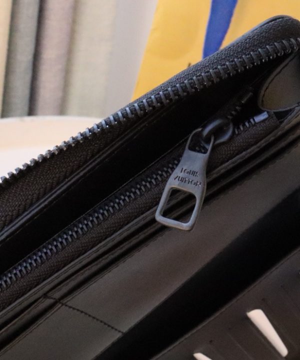 8d5e5dc240f049bdbe785c006dbab217-1