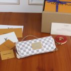 925728014e4b46738b58376f13beac15-1