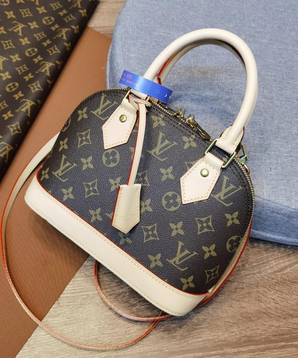 98b2ce6fa5be4ec897612a3e0b44102d-1