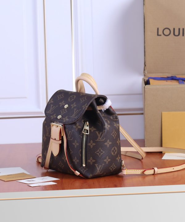 9e1de2d2944b495ebdfaefb937f8844d-1