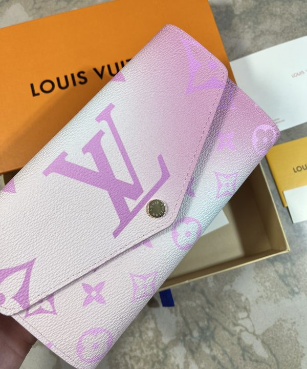 a6e5cd4eab754a3ea5ace2a73aae9421-1