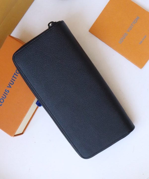 aa92db7d5aa94805a2f48a3e38e12f85-1