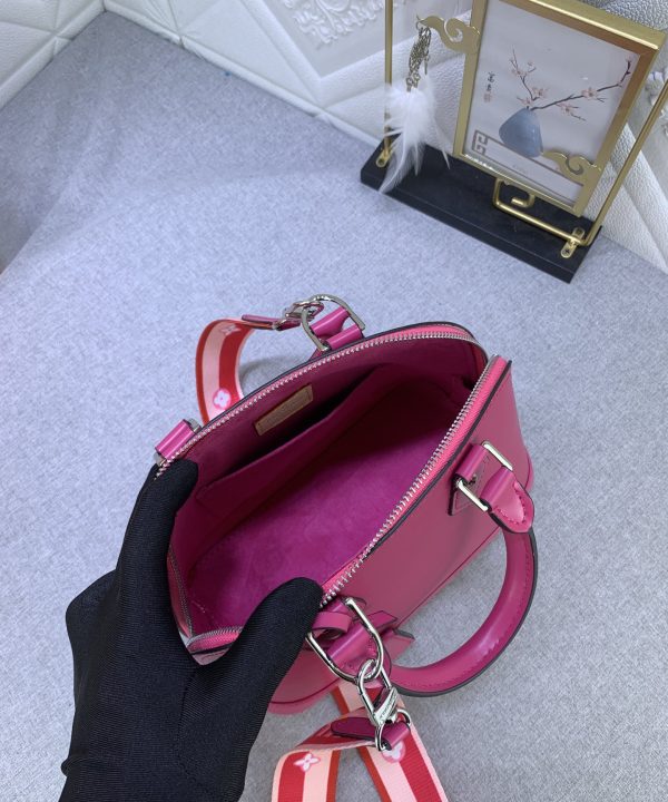 b48cbed53083418fa8c28986fd7d3e53-1