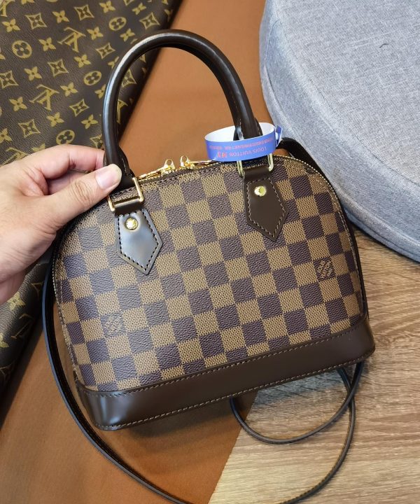 b52b7b5fa6cd4e19985c56850cf78125-1