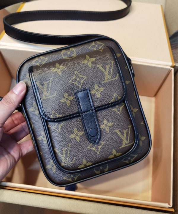 b6cd496b76b24d358139c2fc7e846fa7-1