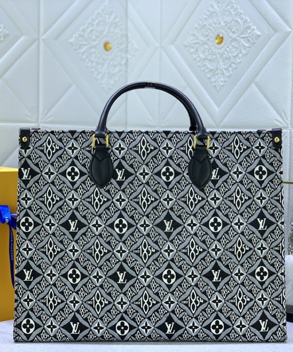 b9c74c3f361a4005b4f93b36e2a2ca98-1