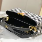 c289a2175a214d73a098727f470aa45b-1