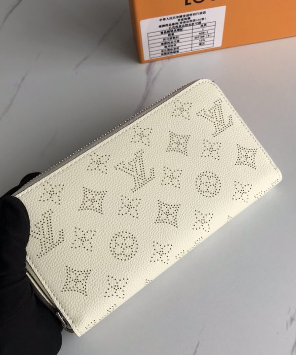 e1ae003347ea41d8af3768bd14ace731-1