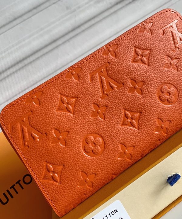 e393cb753398433490fcd000c729a6e7-1