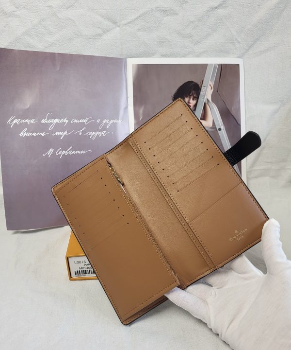 ebc4eef560744bd89f1c97a41ba9b4af-1