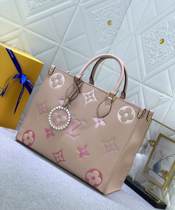 ee947c4b6b7d4734bd1756a8276d9434