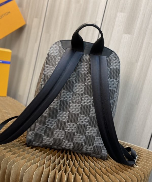 f055a6690e7742e8ab4821494658ec32-1