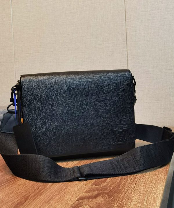 f4b90230959f421bbb99a62658f42149-1