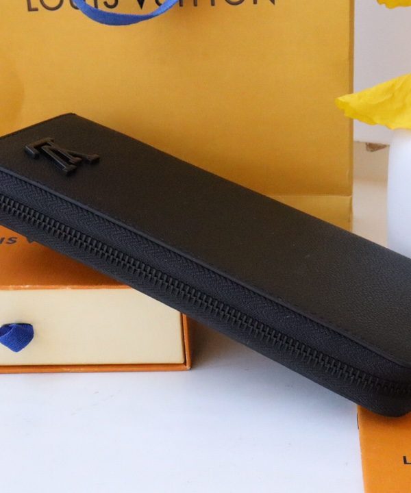 f895969b6cc94257bb7657d683ad82ca-1