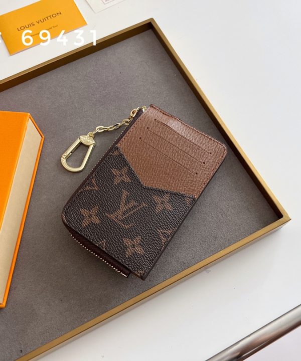 fae35b905d8d4604b428ae386235959d-1