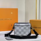 ff3814e253a64bd89a5a4a6a425a17b1-1