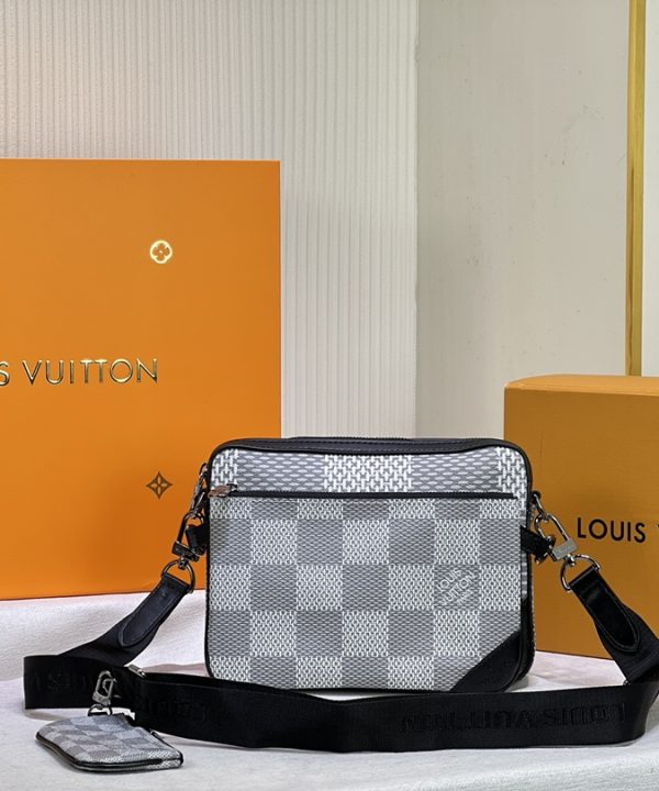 ff3814e253a64bd89a5a4a6a425a17b1-1