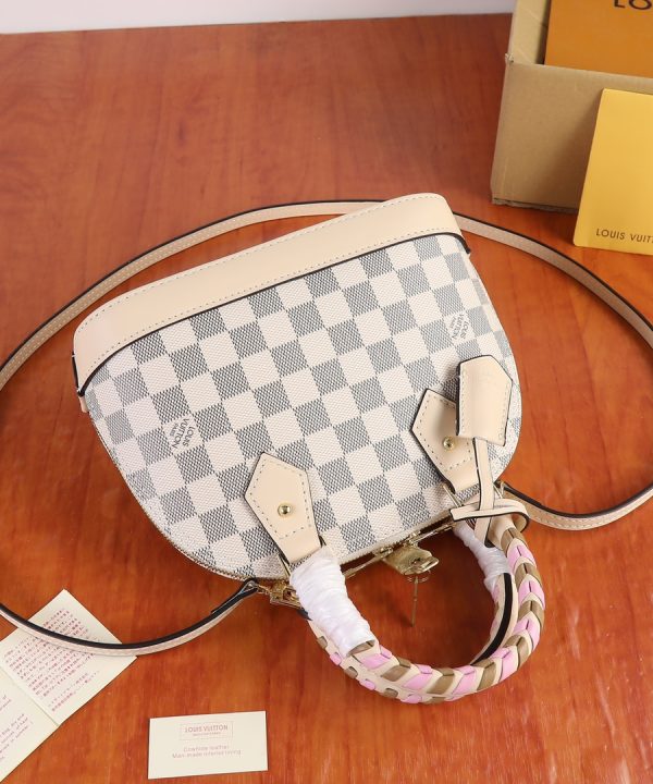 ff3eb47ad9894393b90dc956e93bda4c-1